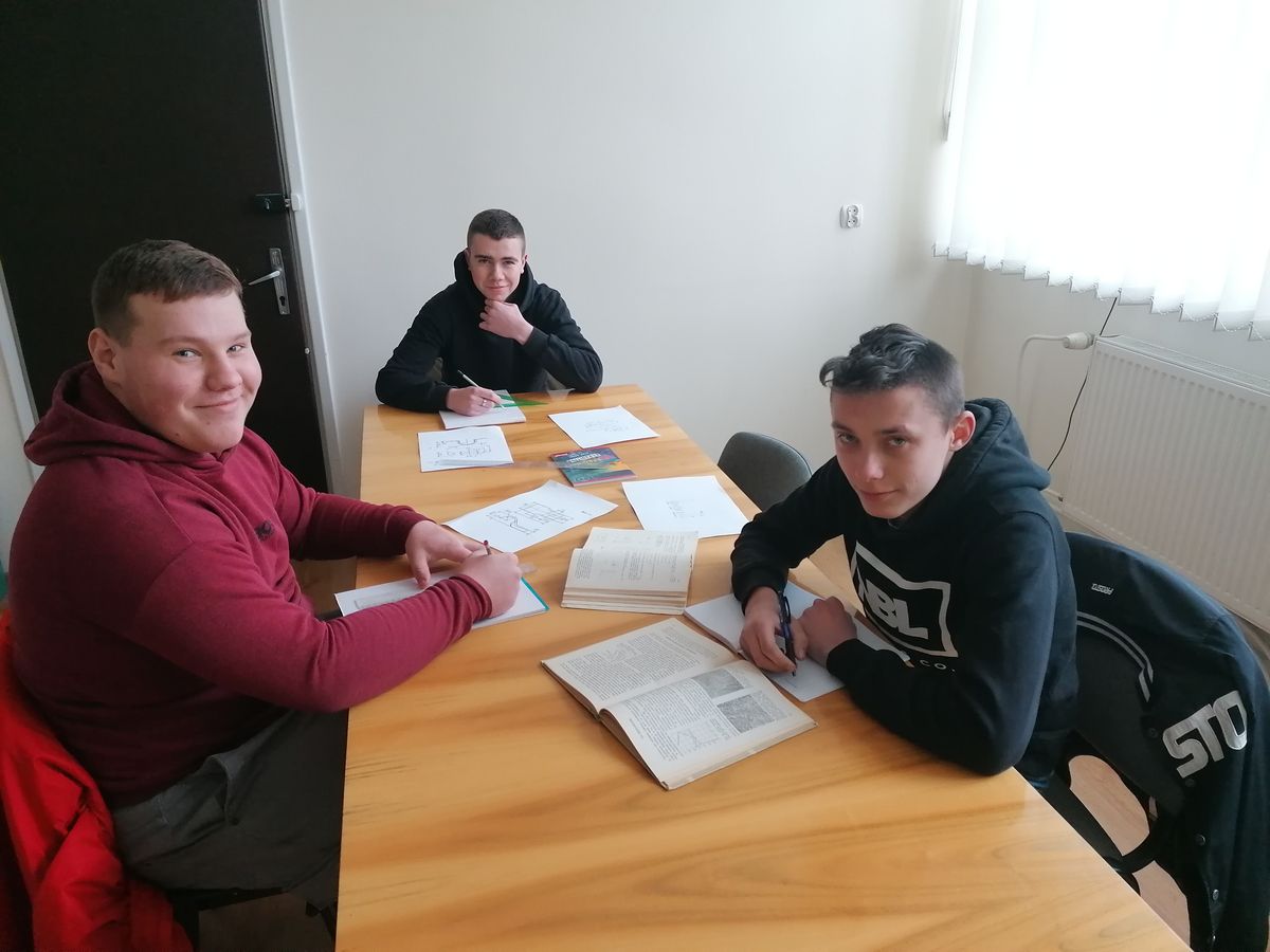 Fot. 3 AKTYWNE FERIE ZIMOWE W 9 9 HUFIEC PRACY KROSNO 