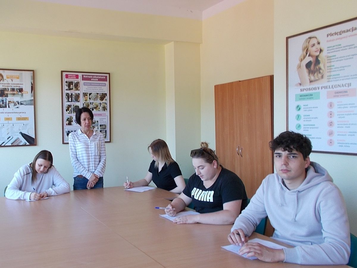 KONKURS FRYZJERSTWO ZAWÓD Z PASJĄ W MCK IWONICZ 1