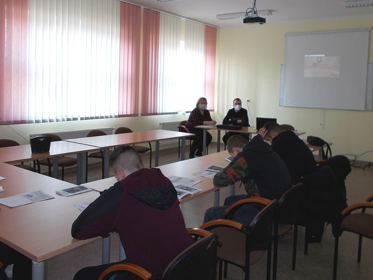 Fot. 2 NIE JESTEŚ NA SPRZEDAŻ ZAJĘCIA W MCK IWONICZ
