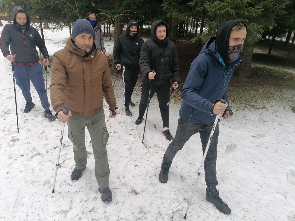 UCZESTNICY 9 9 HUFCA PRACY W KROŚNIE MARSZEM PO ZDROWIE 2