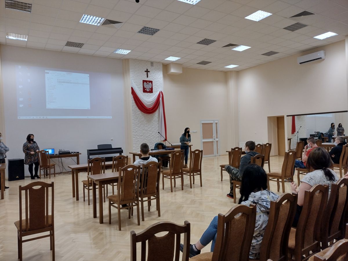 FOT. 2 SPOTKANIE Z POŚREDNIKIEM PRACY W OSIW IWONICZ
