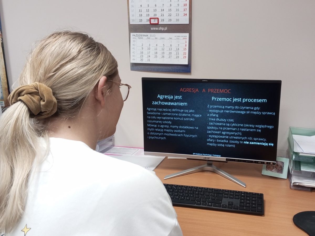 MIĘDZYNARODOWY DZIEŃ BEZ PRZEMOCY W PRZEMYSKIM 9 13 HUFCU PRACY2