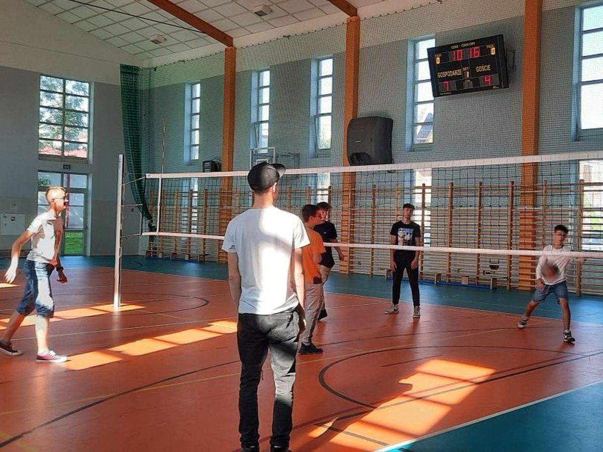ŻYCIE JEST PRZEDE MNĄ W 9 10 HUFCU PRACY W KROŚNIE 1