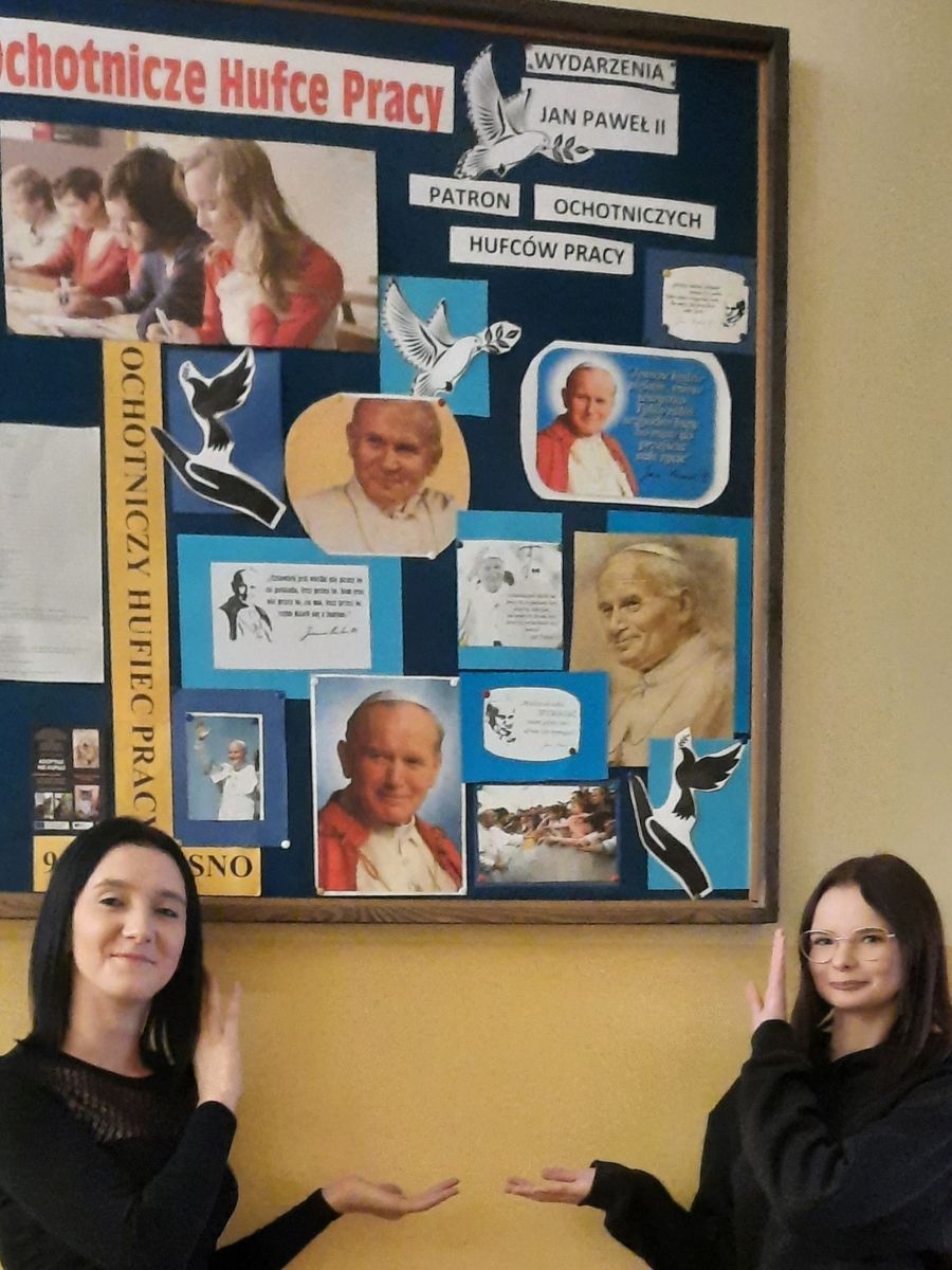 W HOŁDZIE PAPIEŻOWI JANOWI PAWŁOWI II 9 10 HUFIEC PRACY W KROŚNIE 4