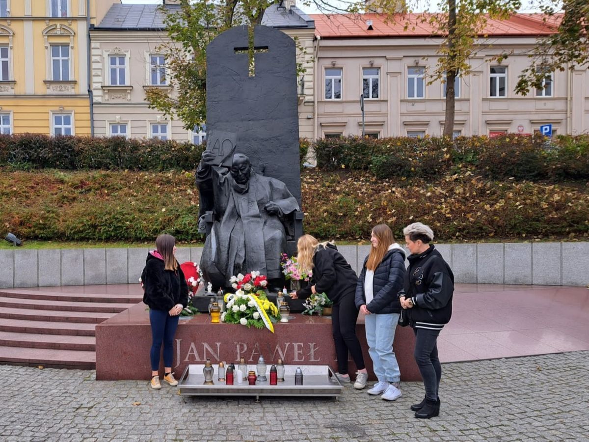 DZIEŃ PAPIESKI W PRZEMYSKIM 9 13 HUFCU PRACY 1