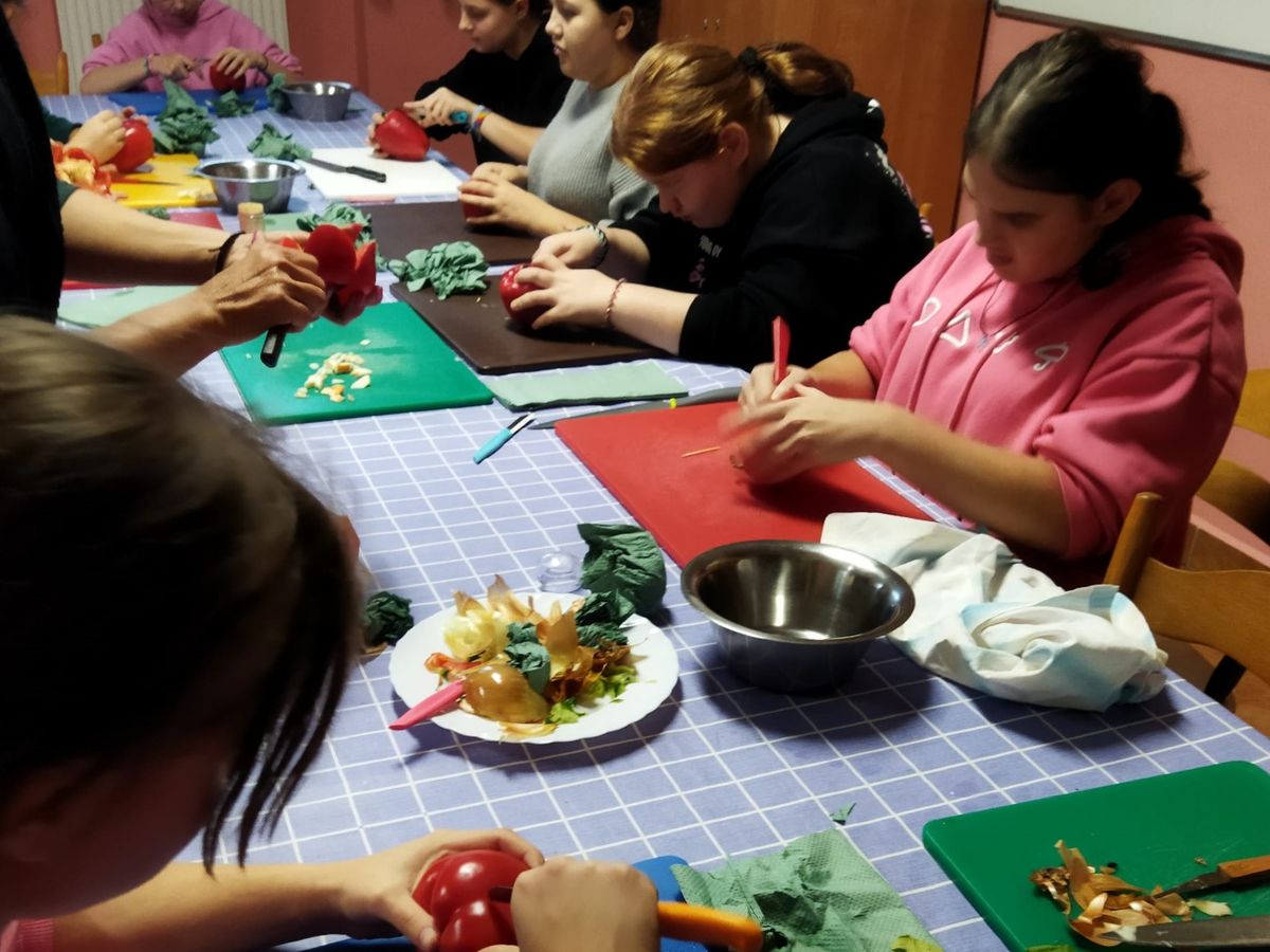 CARVING TWORZENIE DEKORACJI Z OWOCÓW I WARZYW W PRZEMYSKIM 9 13 HP3
