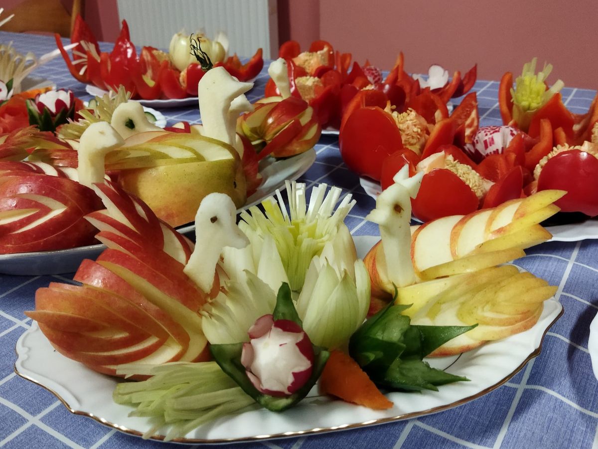 CARVING TWORZENIE DEKORACJI Z OWOCÓW I WARZYW W PRZEMYSKIM 9 13 HP6