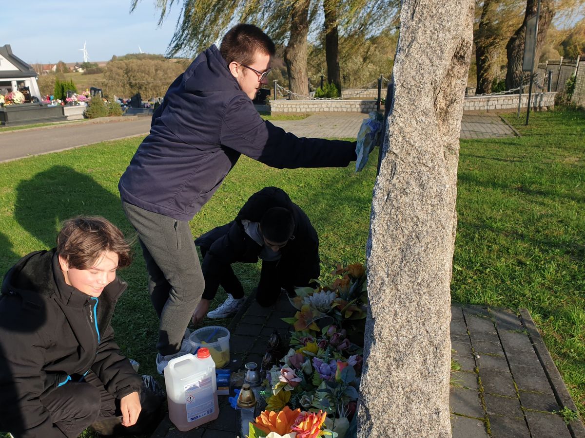 DBAMY O PAMIĘĆ TRAGICZNIE POLEGŁYCH RODAKÓW 3