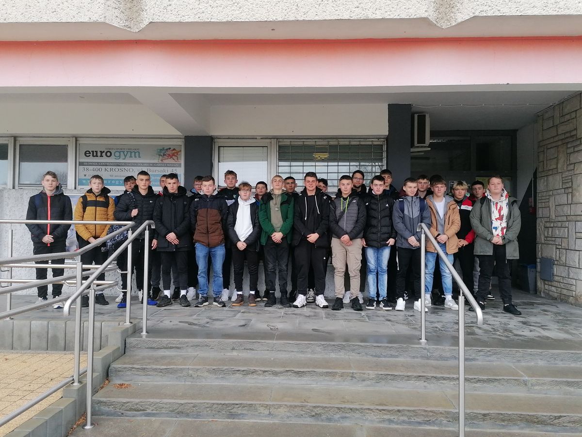 WYJŚCIE UCZESTNIKÓW 9 9 HP KROSNO DO KINA 1