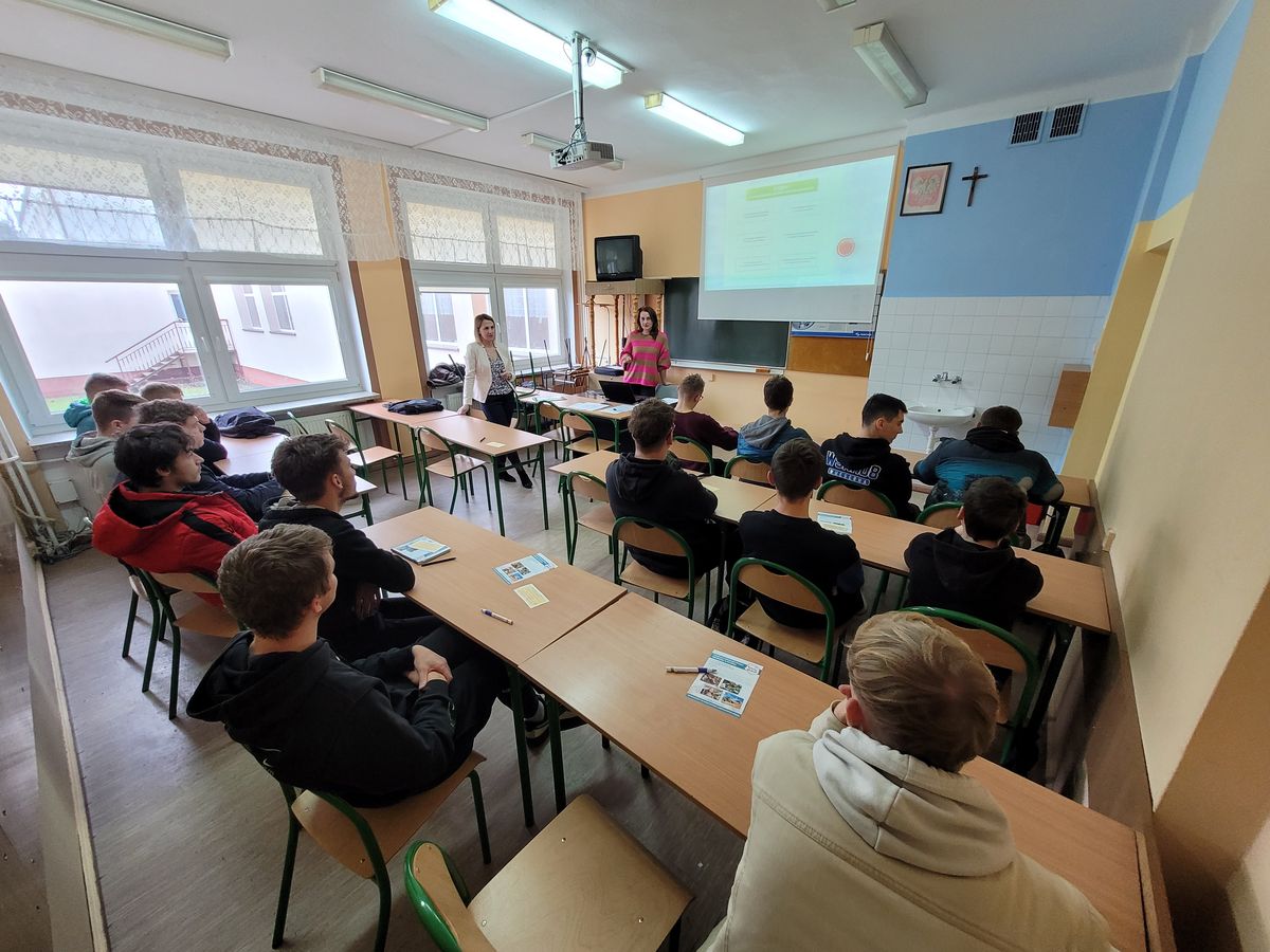WACHLARZ USŁUG RYNKU PRACY CZYLI KOMPLEKSOWE WSPARCIE W CEIPM W KROŚNIE 2