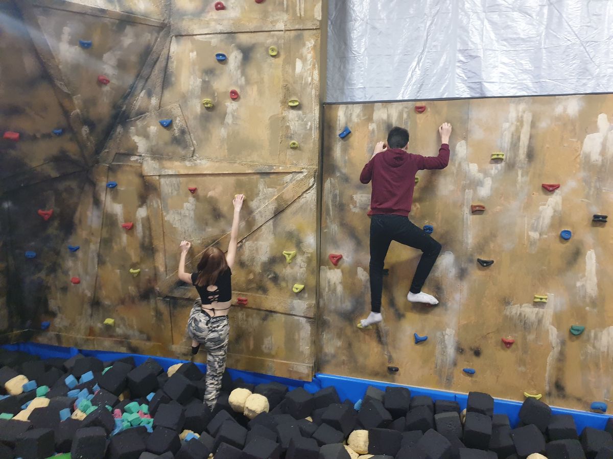 INTEGRACYJNE WYJŚCIE MŁODZIEŻY OSIW DO PARKU TRAMPOLIN 2