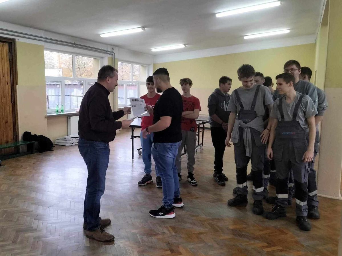 TURNIEJ TENISA STOŁOWEGO W DĘBICY 3