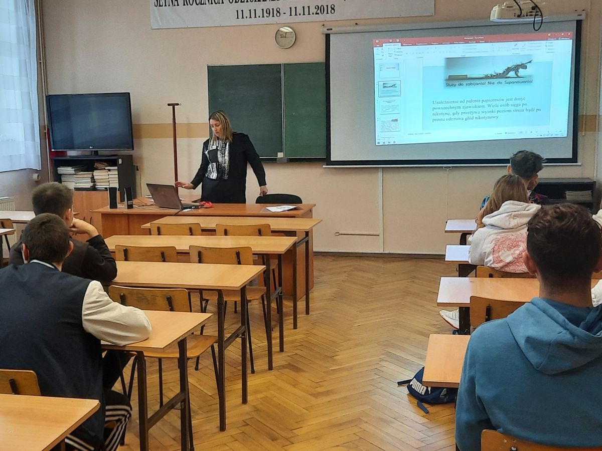  ŻYCIE JEST PRZEDE MNĄ W 9 10 HUFCU PRACY W KROŚNIE fot.2