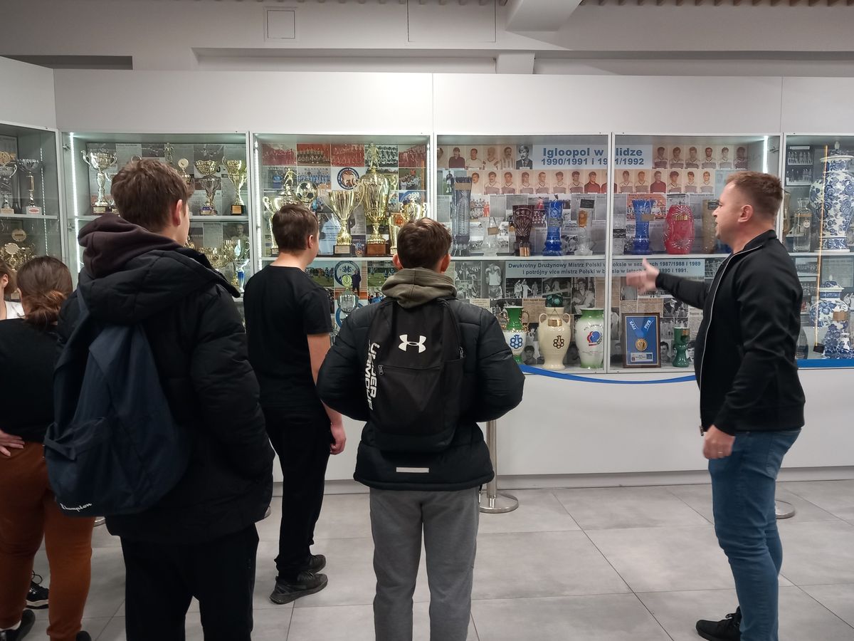 POZNAJEMY DĘBICĘ POPRZEZ KOLEJNY PROGRAM WYCHOWAWCZY 4