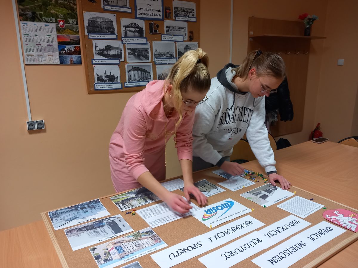 POZNAJEMY DĘBICĘ POPRZEZ KOLEJNY PROGRAM WYCHOWAWCZY 8