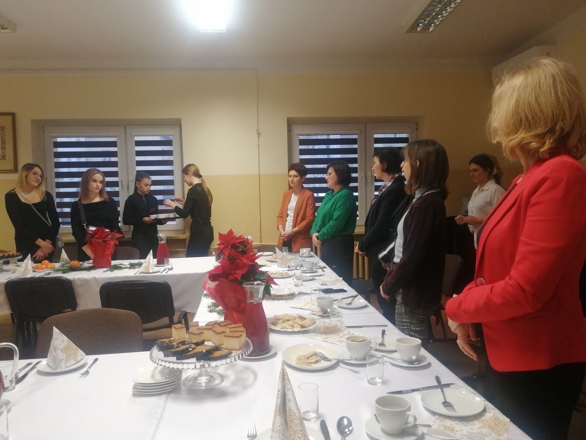 ŚWIĄTECZNE SPOTKANIE W 9 12 HUFCU PRACY 2