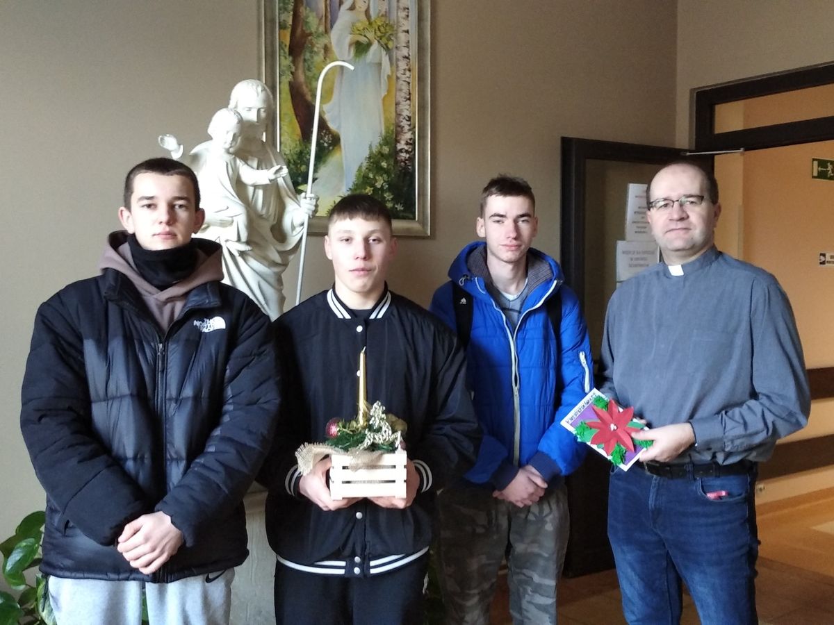 UCZESTNICY 9 9 HUFCA PRACY KROSNO Z WIZYTĄ W HOSPICJUM 2