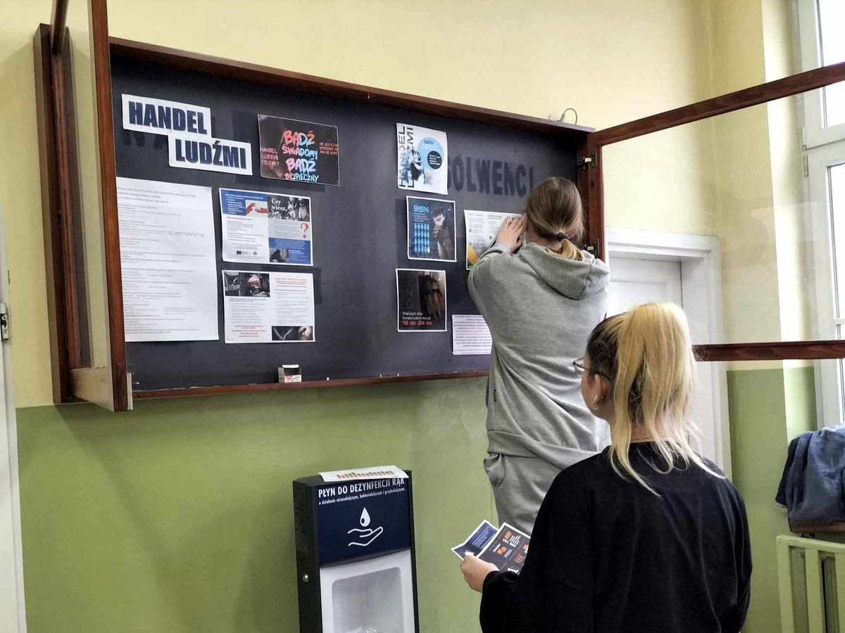 Uważni na rynku pracy zjawisko handlu ludźmi 3