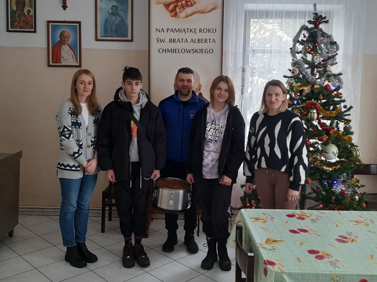 Ciepły posiłek dla bezdomnych 2