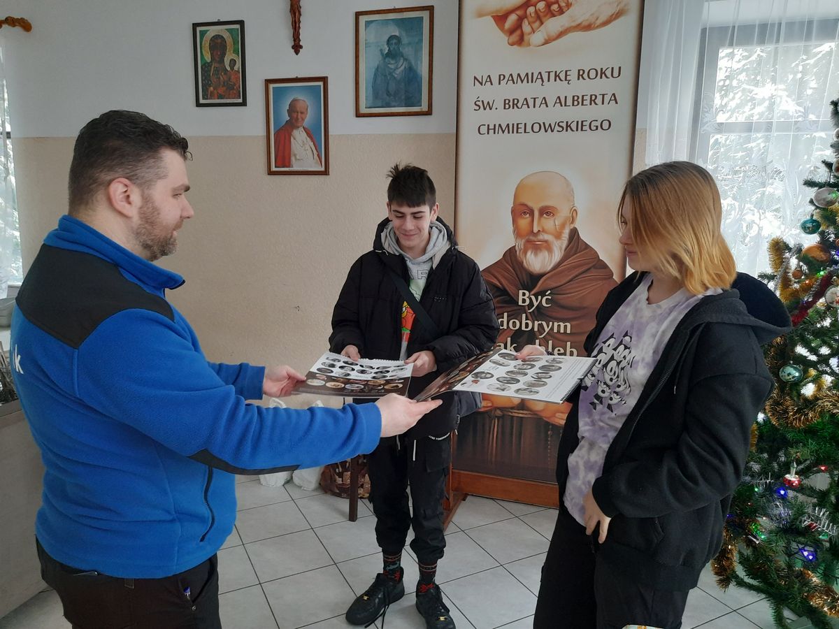 Ciepły posiłek dla bezdomnych 3