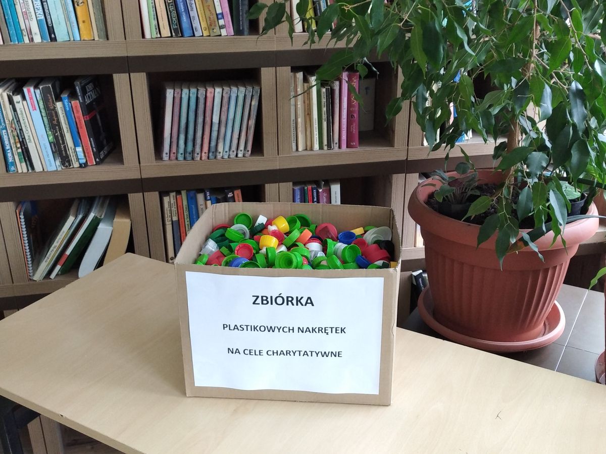 ZBIÓRKA PLASTIKOWYCH NAKRĘTEK W 9 9 HP DK KROSNO 1