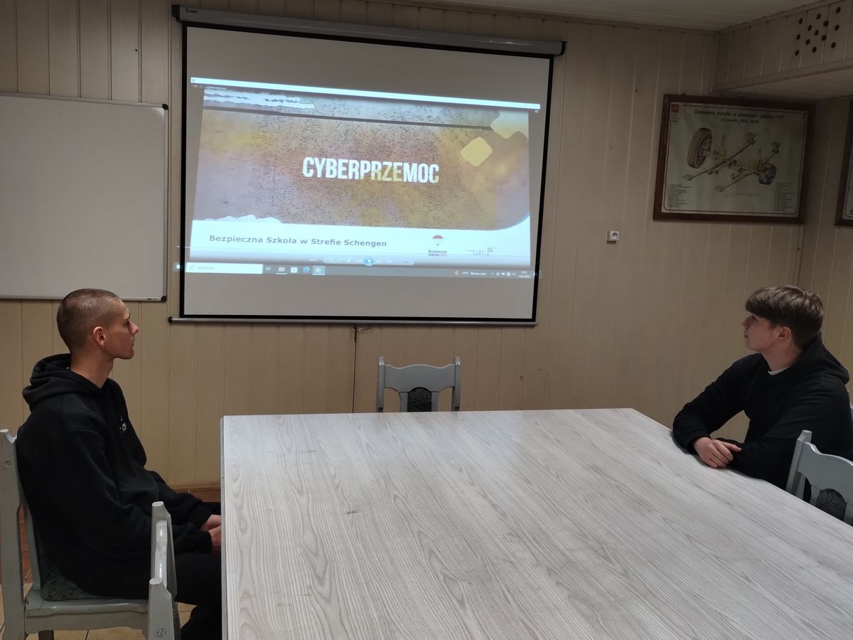 CYBERPRZEMOCY MÓWIMY STOP ZAJĘCIA PODSUMOWUJĄCE W SANOCKIM HUFCU 1