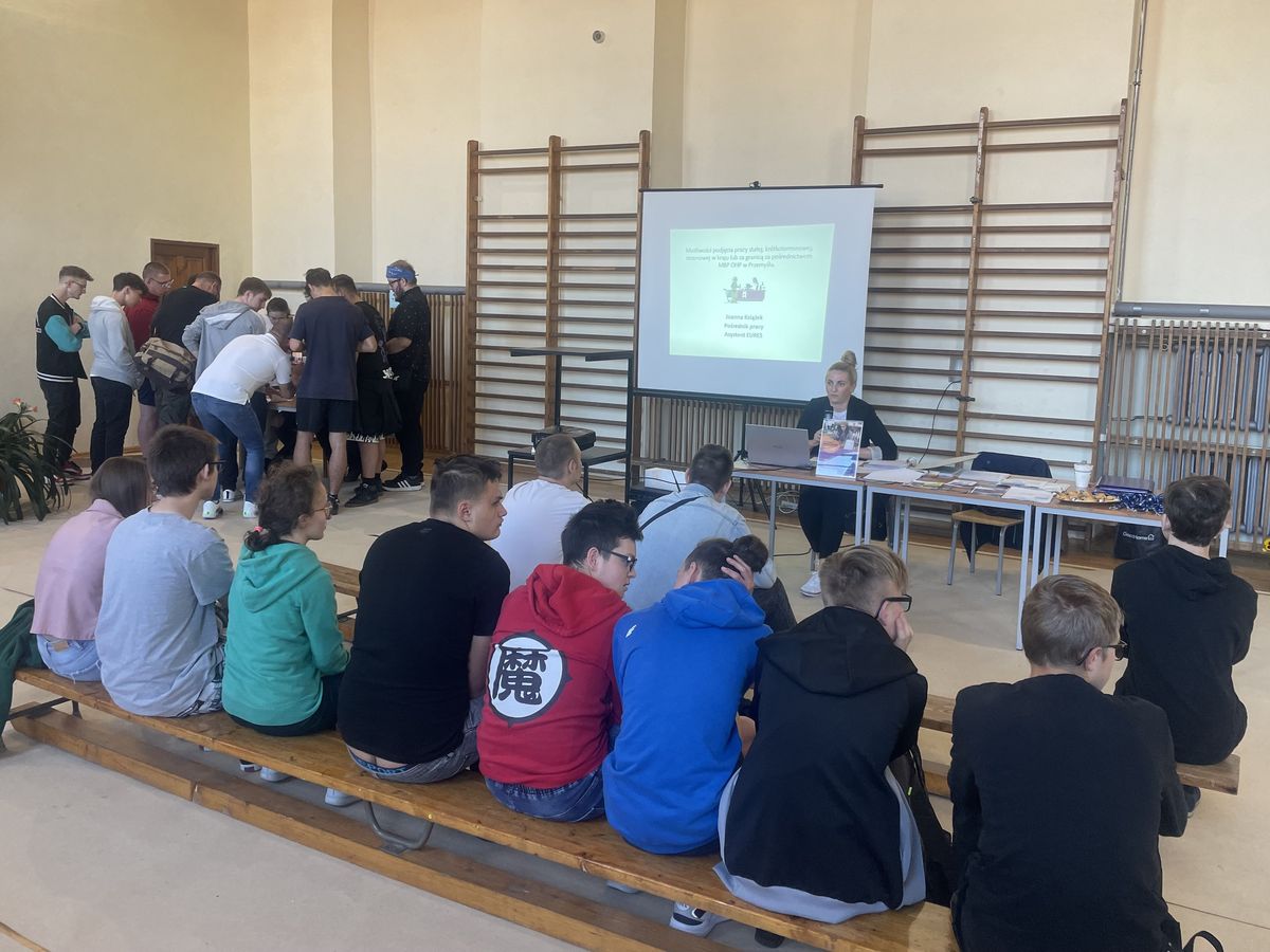 O DZIAŁALNOŚCI JEDNOSTEK OHP I EURES Z MŁODZIEŻĄ W PRZEMYŚLU 3
