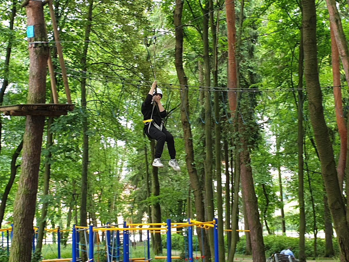 DZIEŃ DZIECKA NA SPORTOWO POKONYWANIE TORU PRZESZKÓD W PARKU LINOWYM 9