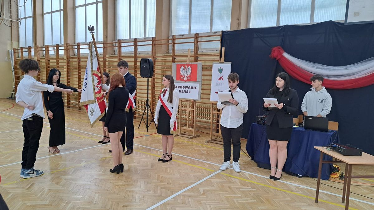 PASOWANIE NA UCZNIA PIERWSZOKLASISTÓW W PRZEMYSKIM HUFCU PRACY2