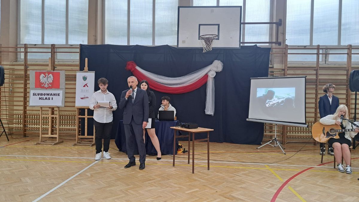 PASOWANIE NA UCZNIA PIERWSZOKLASISTÓW W PRZEMYSKIM HUFCU PRACY3