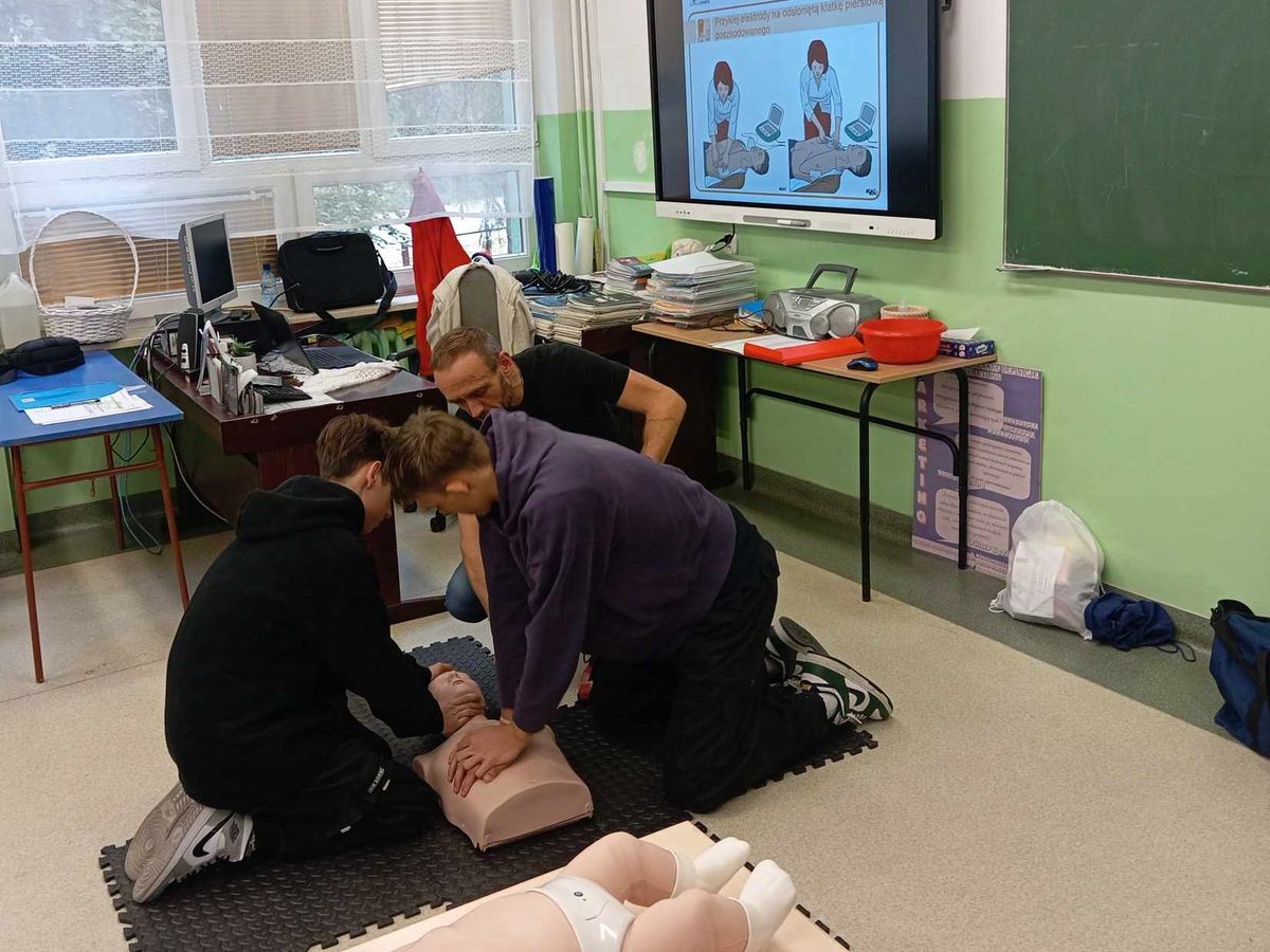 SZKOLENIE PIERWSZA POMOC PRZEDMEDYCZNA DLA UCZESTNIKÓW PRZEMYSKIEGO 9 13 HUFCA PRACY 6