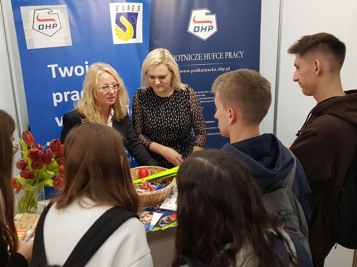 Targi Pracy w Przeworsku Przyszłość zawodowa młodzieży 1