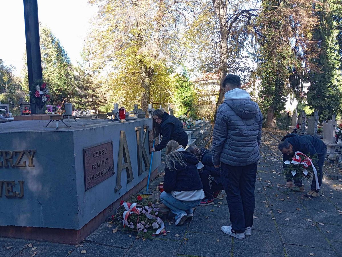 LISTOPADOWE ROZWAŻANIA W PRZEMYSKIM HUFCU 6