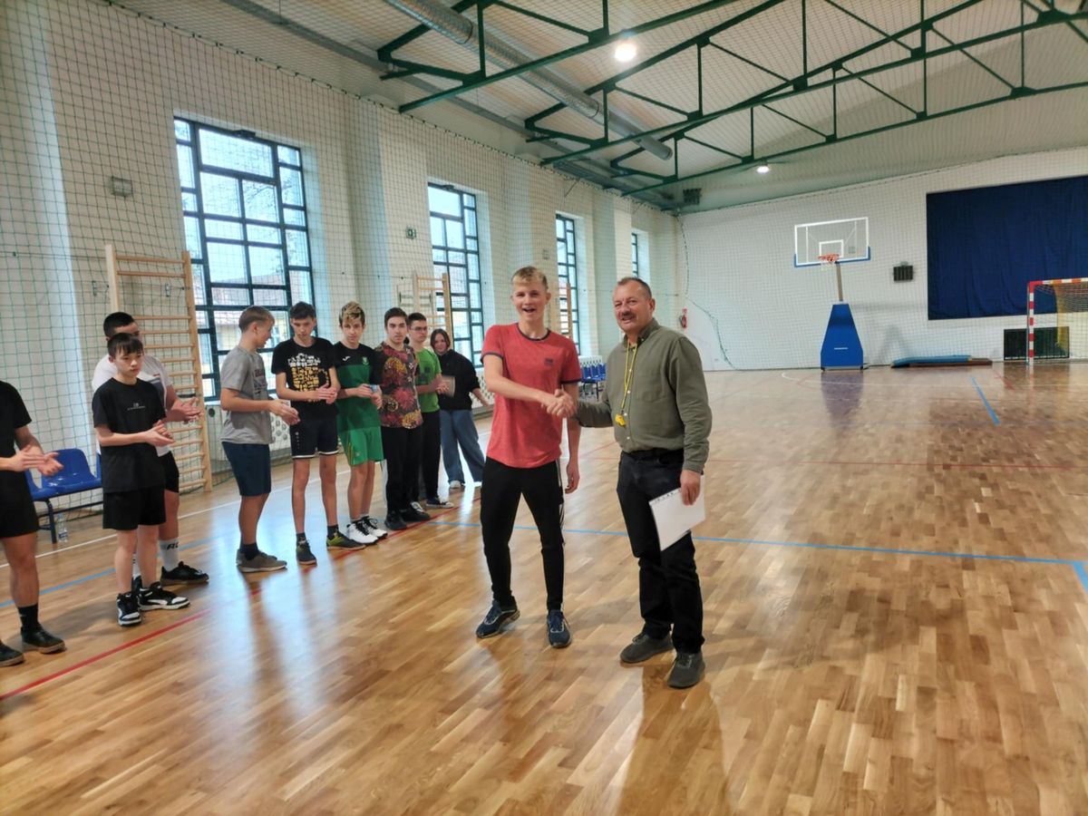 SPORTOWA INTEGRACJA MŁODZIEŻY W DĘBICY 13