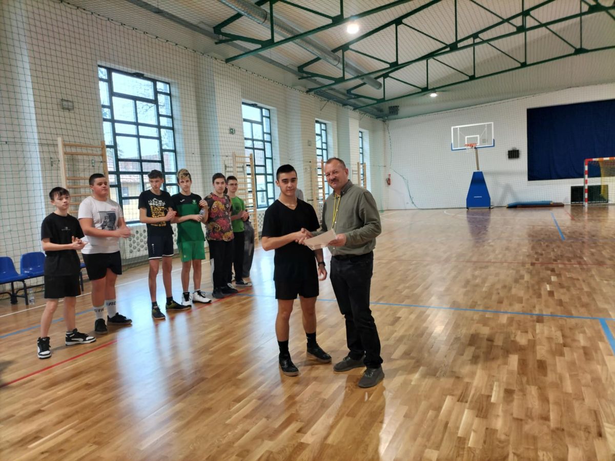 SPORTOWA INTEGRACJA MŁODZIEŻY W DĘBICY 15