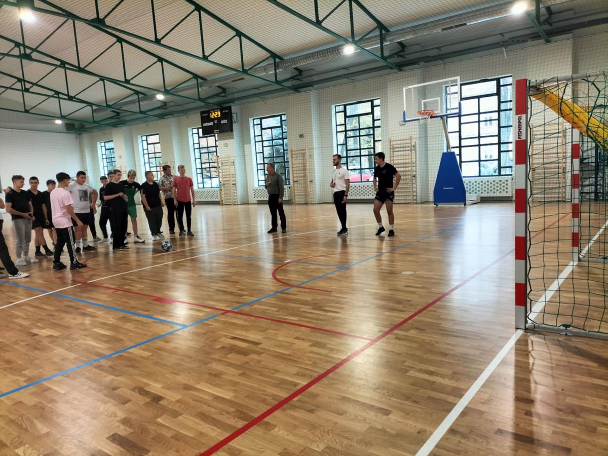 SPORTOWA INTEGRACJA MŁODZIEŻY W DĘBICY 9