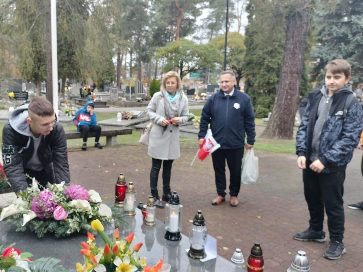 STALOWA WOLA PAMIĘĆ O ZMARŁYCH fot. 3