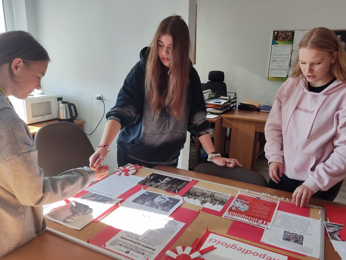 ŚWIĘTO NIEPODLEGŁOŚCI W TARNOBRZESKIM 9 15 HUFCU PRACY 3