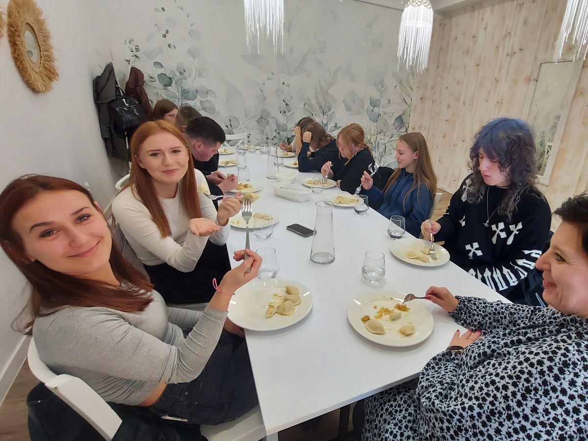 WIZYTA DĘBICKIEJ MŁODZIEŻY W STOWARZYSZENIU RODZICÓW I PRZYJACIÓŁ OSÓB NIEPEŁNOSPRAWNYCH RADOŚĆ 7