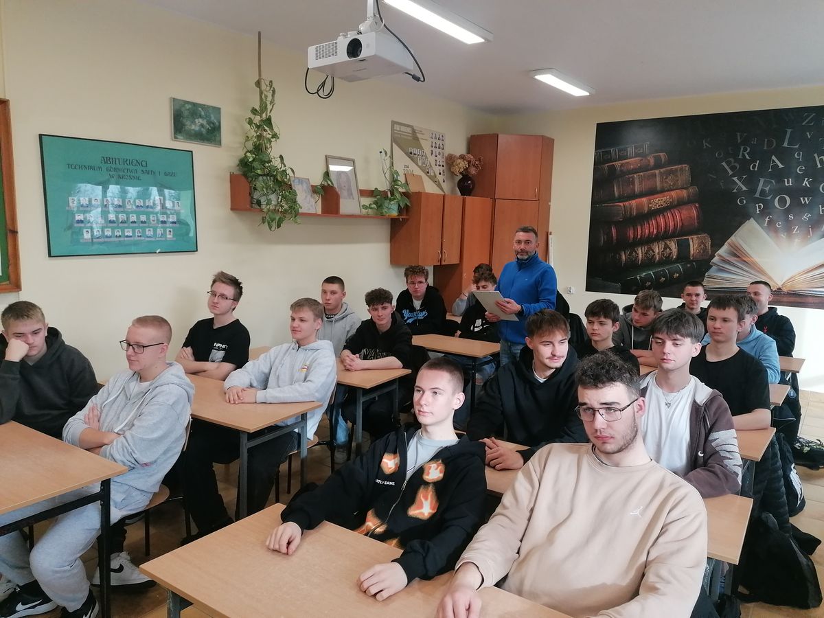 DZIECIŃSTWO BEZ PRZEMOCY W 9 9 HUFCU PRACY KROSNO 1