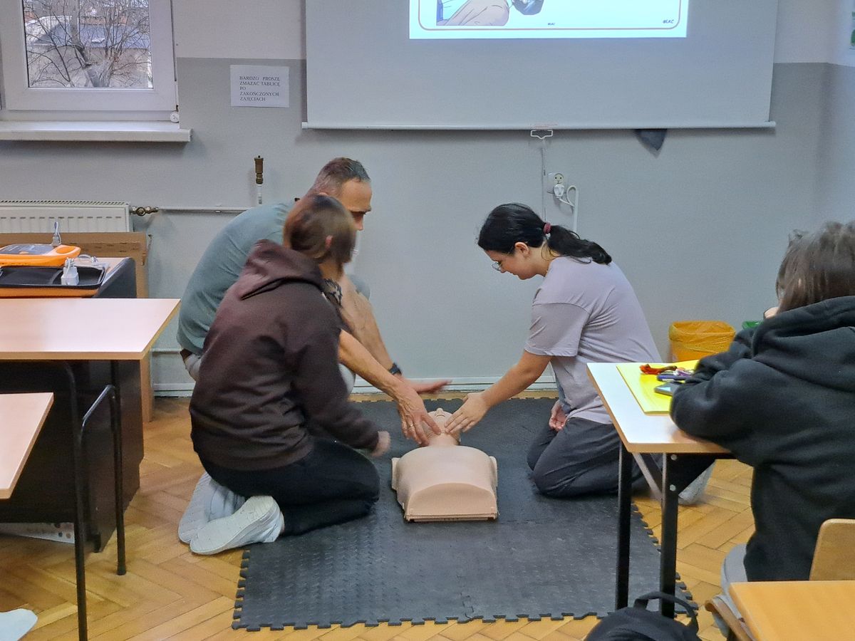 PIERWSZA POMOC PRZEDMEDYCZNA SZKOLENIE DLA UCZESTNIKÓW ORAZ KADRY OHP W IWONICZU I KROŚNIE 15jpg