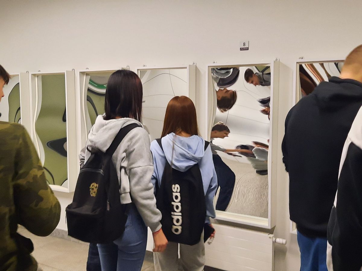 CUDZE CHWALICIE SWEGO NIE ZNACIE WIZYTA W CENTRUM DZIEDZICTWA SZKŁA W KROŚNIE 5