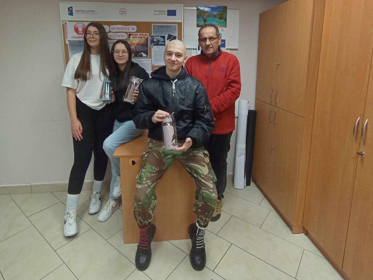 NIE WCHODZĘ W UŻYWKI REALIZACJA PROGRAMU PROFILAKTYCZNEGO W PRZEMYSKIM HUFCU PRACY 2