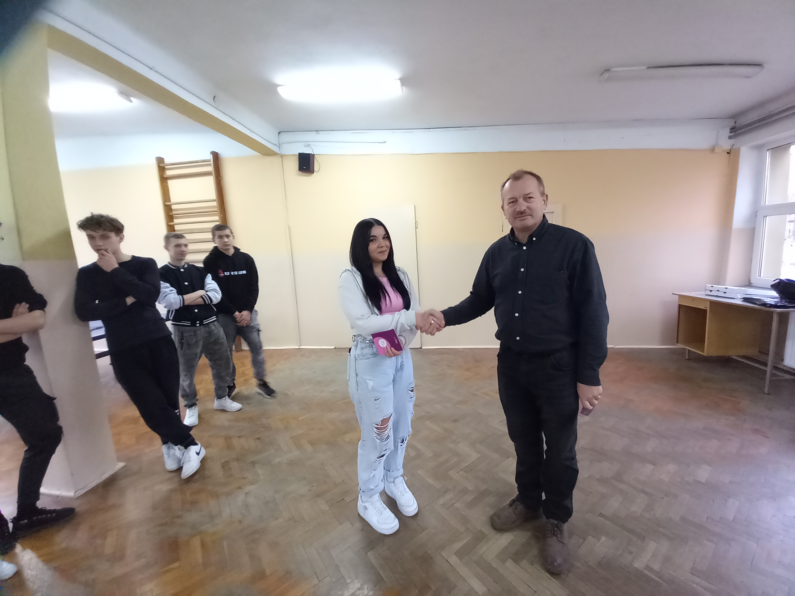 TURNIEJ TENISA STOŁOWEGO W DĘBICY 7