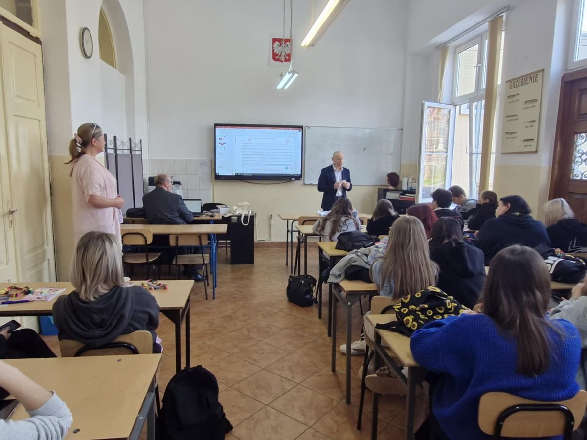 ROK EDUKACJI EKONOMICZNEJ W ZS NR. 2 W KROŚNIE 2