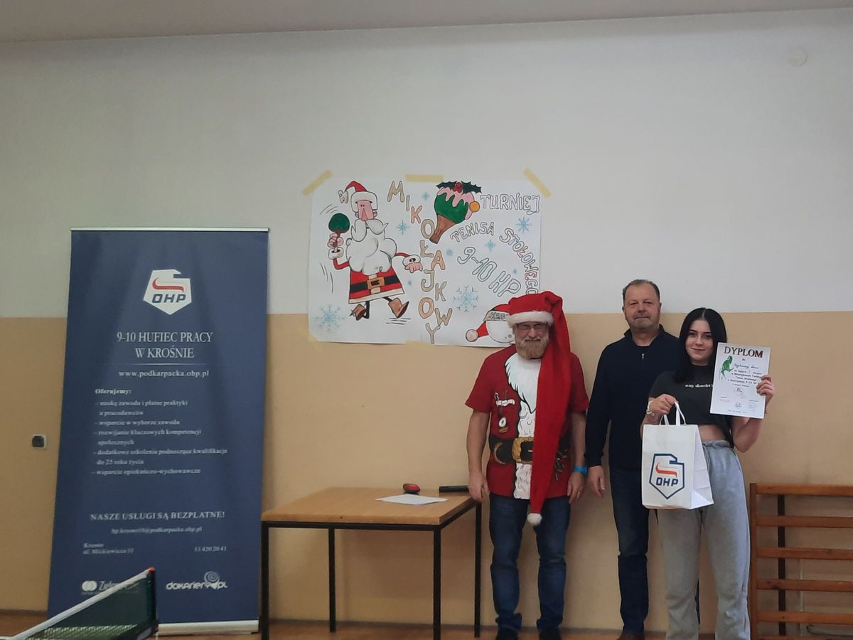 MIKOŁAJKOWY TURNIEJ TENISA STOŁOWEGO W 9 10 HP 5