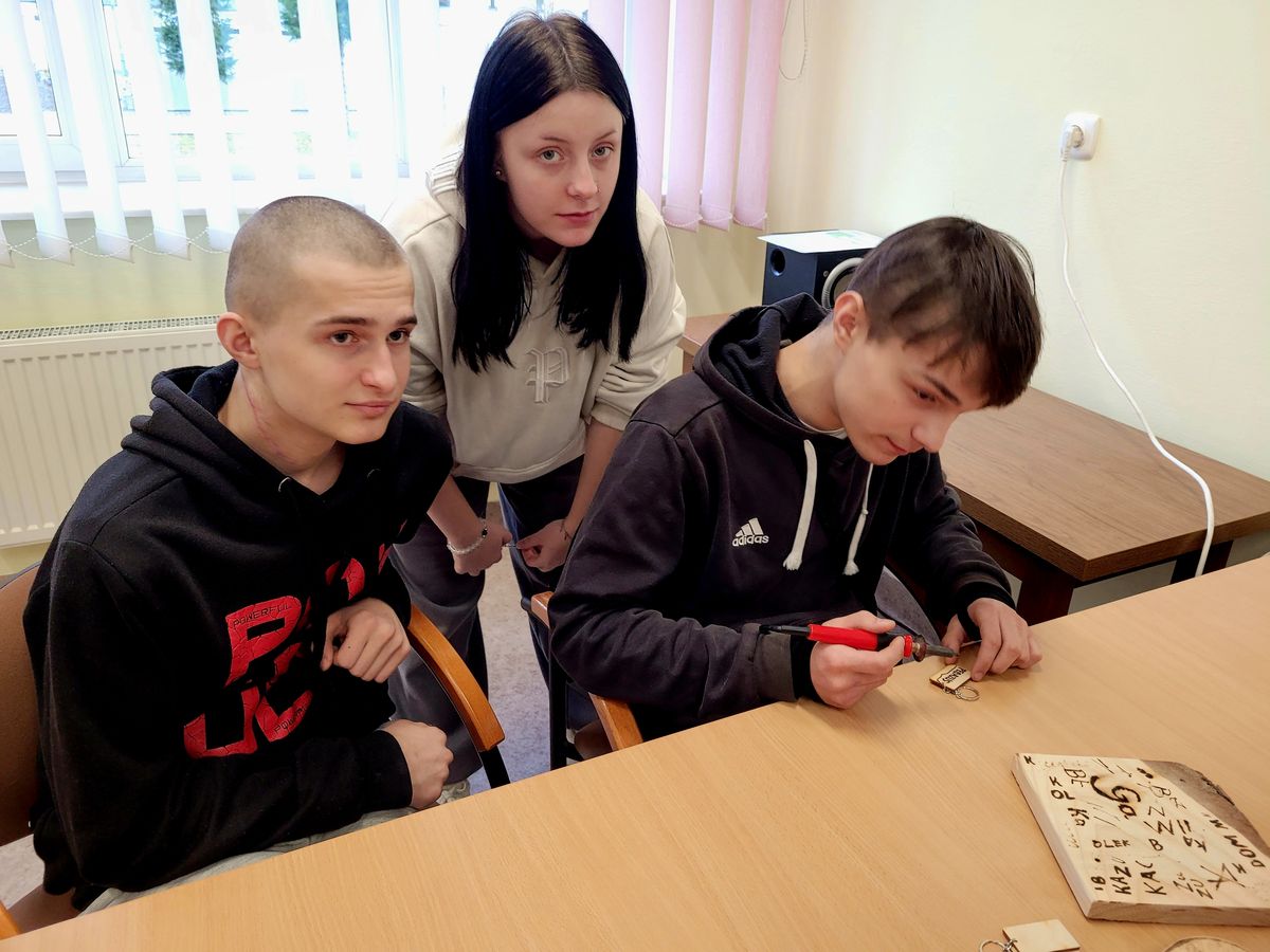 KREOWANIE W DREWNIE W OSIW IWONICZ 9
