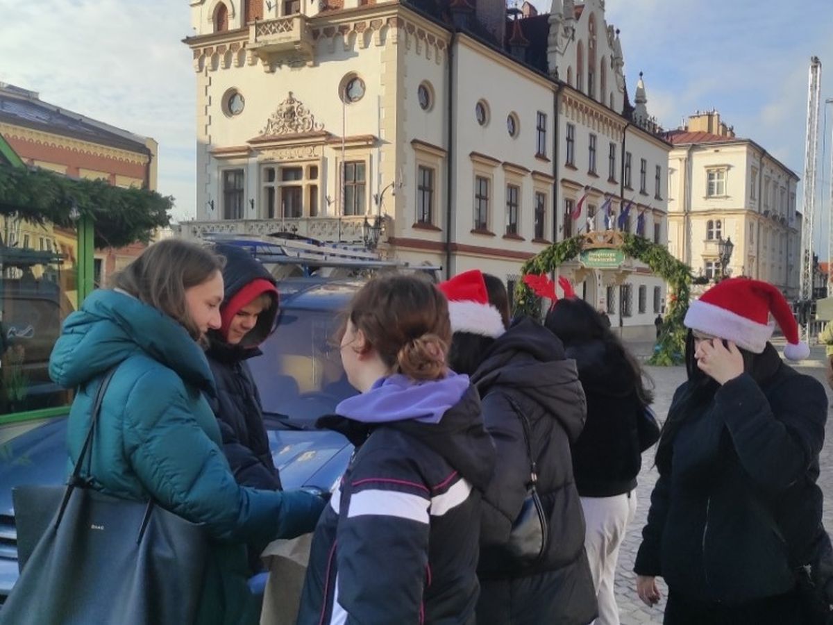MIKOŁAJKOWE WIZYTY W 9 1 HUFCU PRACY W RZESZOWIE 11