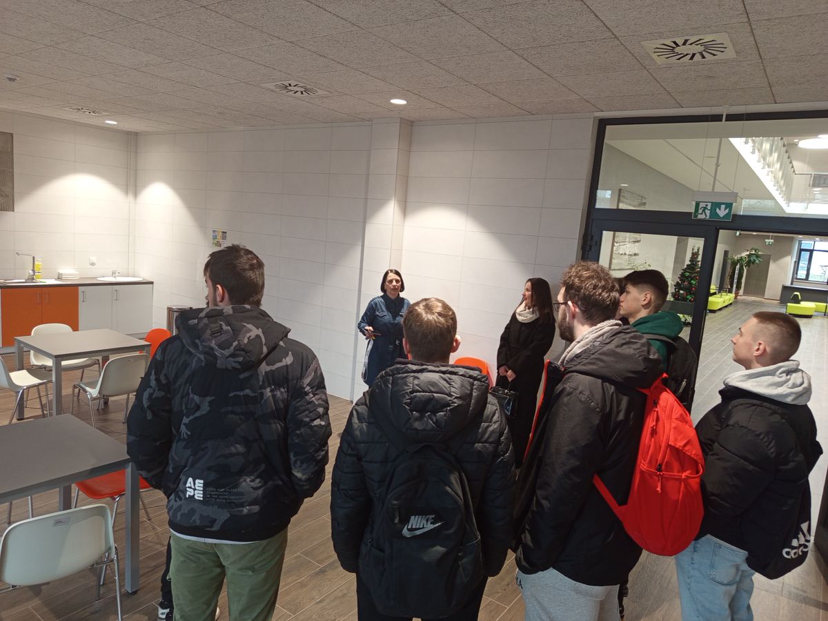 MŁODZI ŚLUSARZE W KROŚNIEŃSKIM INKUBATORZE PIERWSZE KROKI W ŚWIECIE STARTUPÓW 2