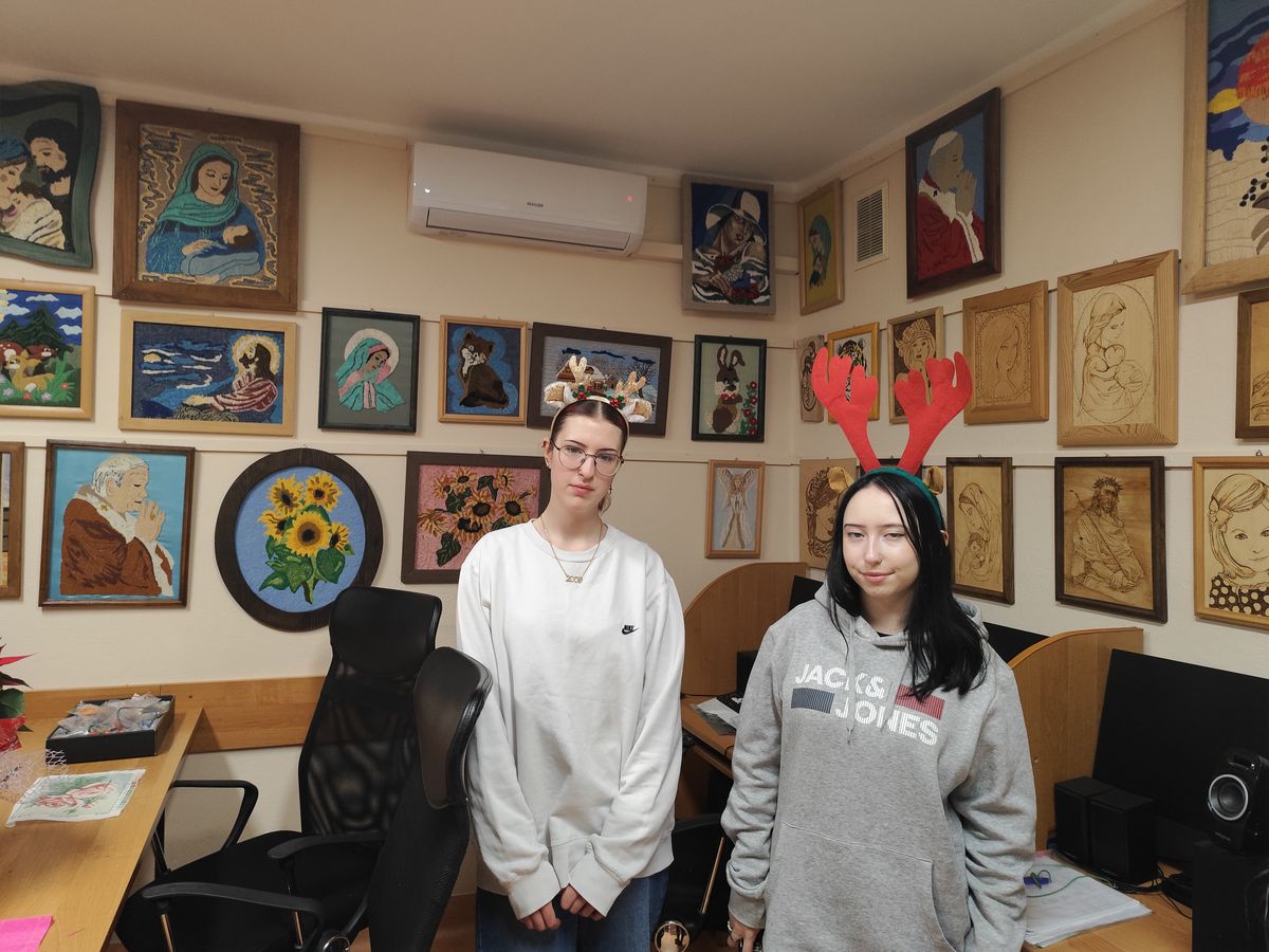ŚWIĄTECZNA WIZYTA W WARSZTATACH TERAPII ZAJĘCIOWEJ W HUZELACH 3